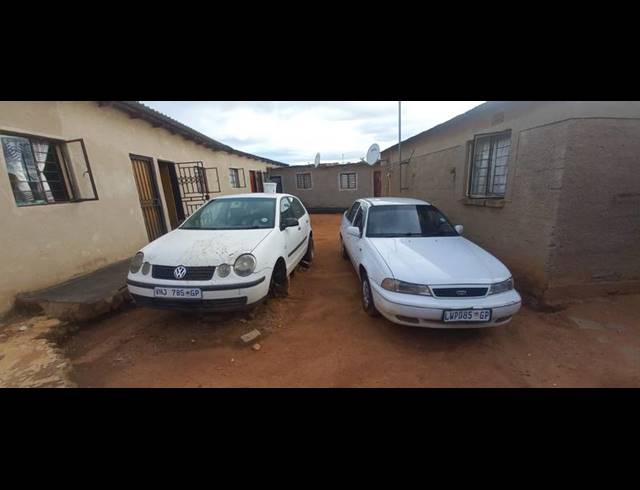 9 BEDROOM HOUSE FOR SALE IN INXIWENI